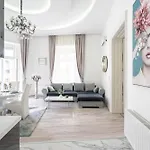 Kiraly 35 Luxury With Free Parking Apartament