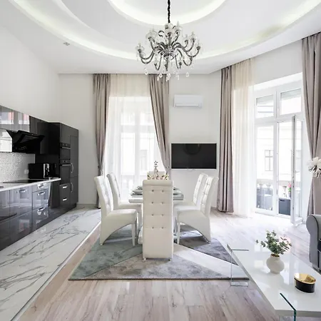 Apartment Kiraly 35 Luxury With Free Parking