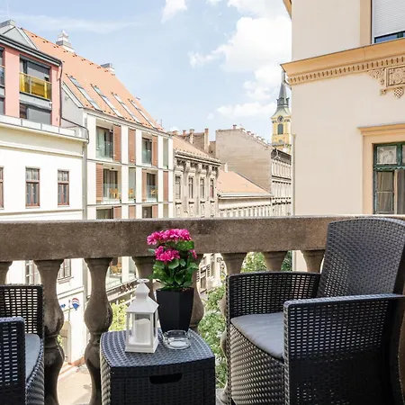 Kiraly 35 Luxury With Free Parking