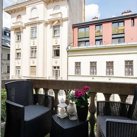 Kiraly 35 Luxury With Free Parking Apartment
