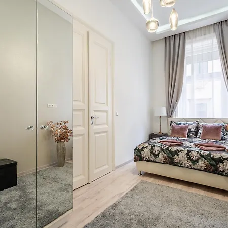 Apartment Kiraly 35 Luxury With Free Parking