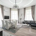 Kiraly 35 Luxury With Free Parking Lägenhet *