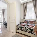 Kiraly 35 Luxury With Free Parking 아파트